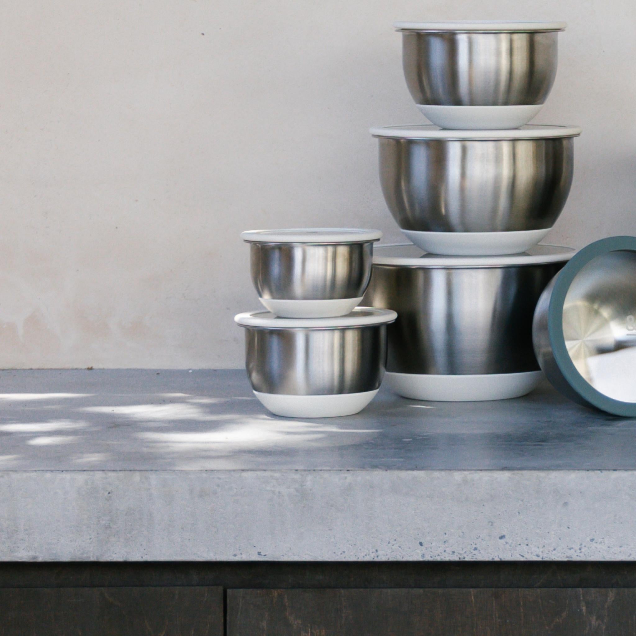 aussie-luxe-mixing-bowls-with-lid-and-anti-slip-base